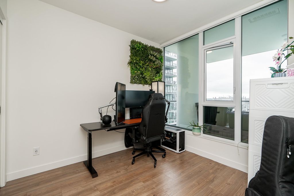 listing image 1102386329541000252