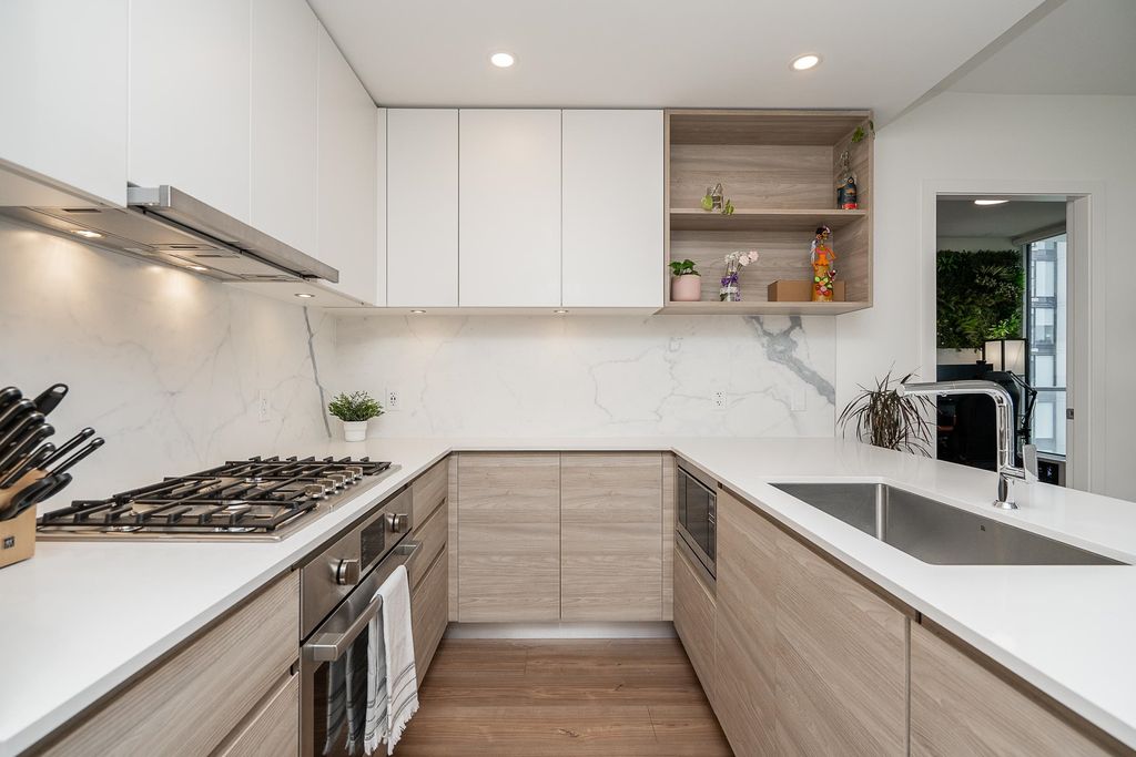 listing image 1103850847458390171