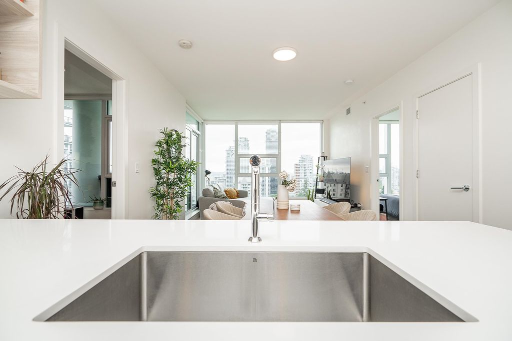 listing image 1109379279357926084