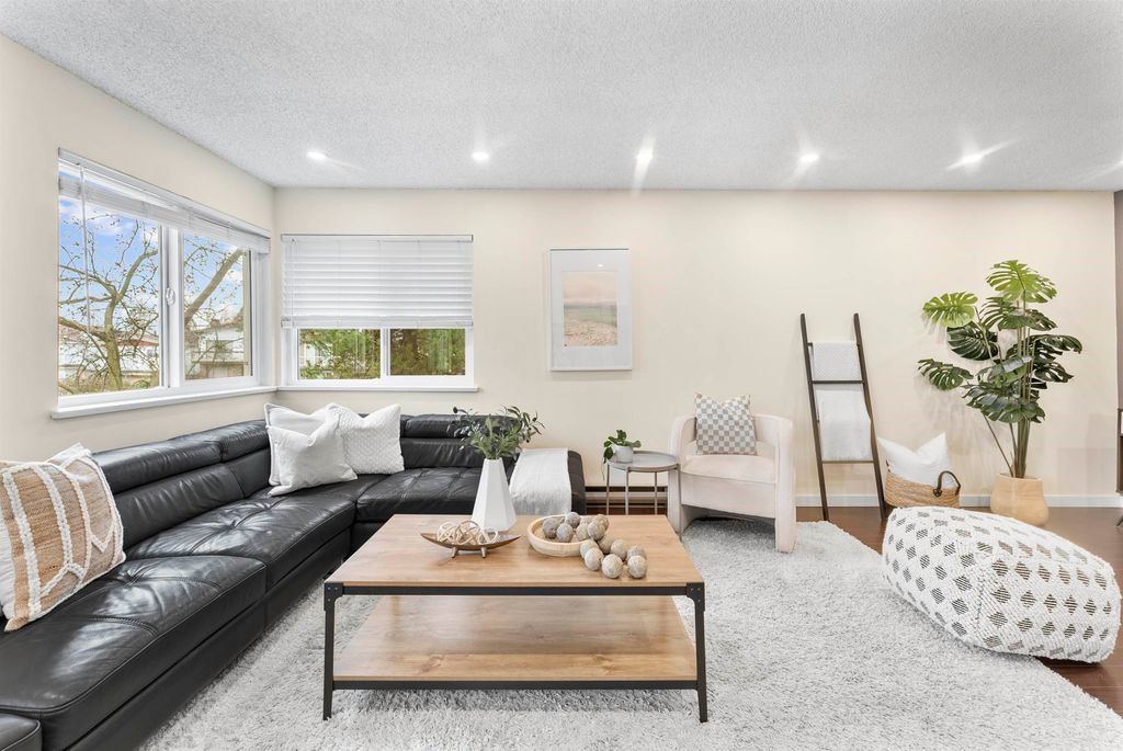 listing image 1104251969268673842