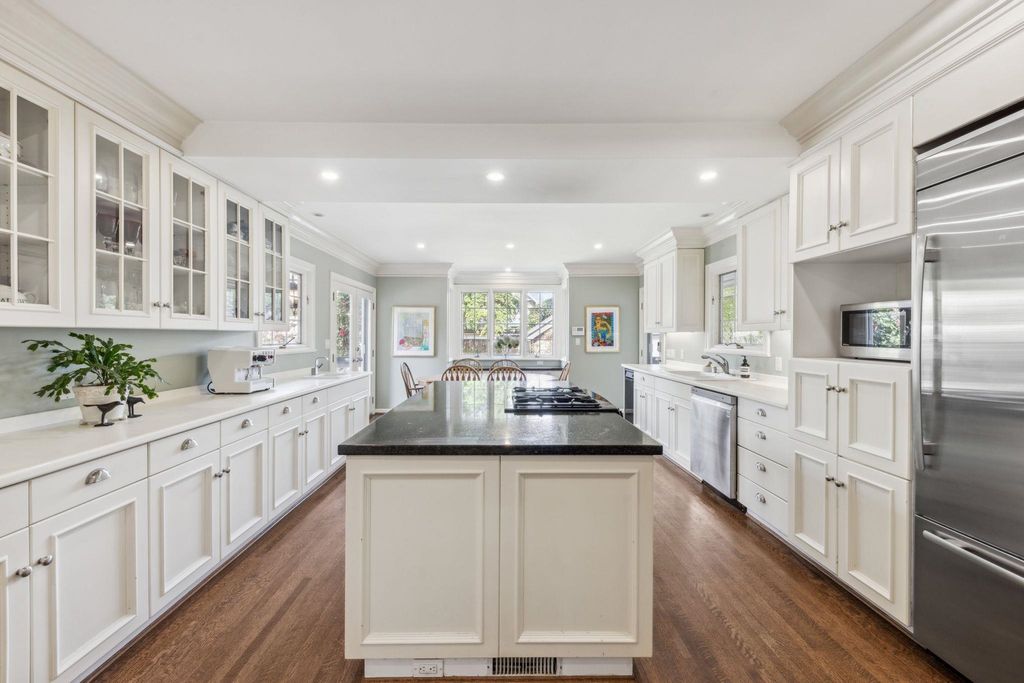 listing image 1103380376230946093