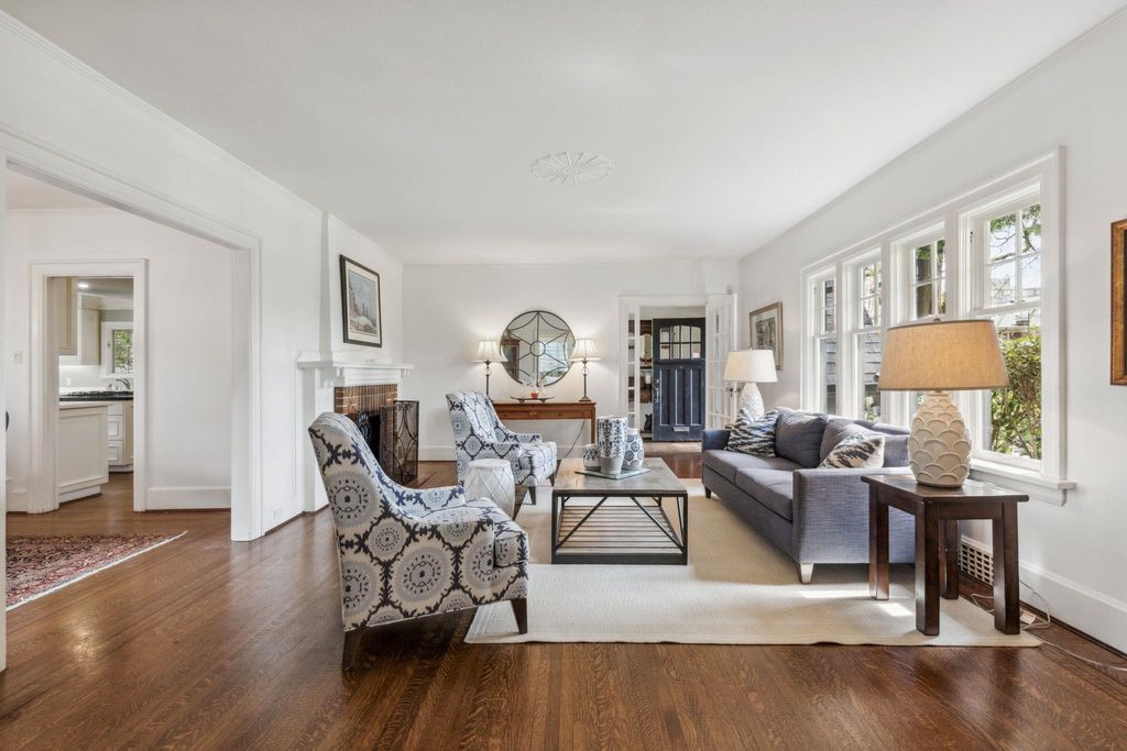 listing image 1106573347476290298