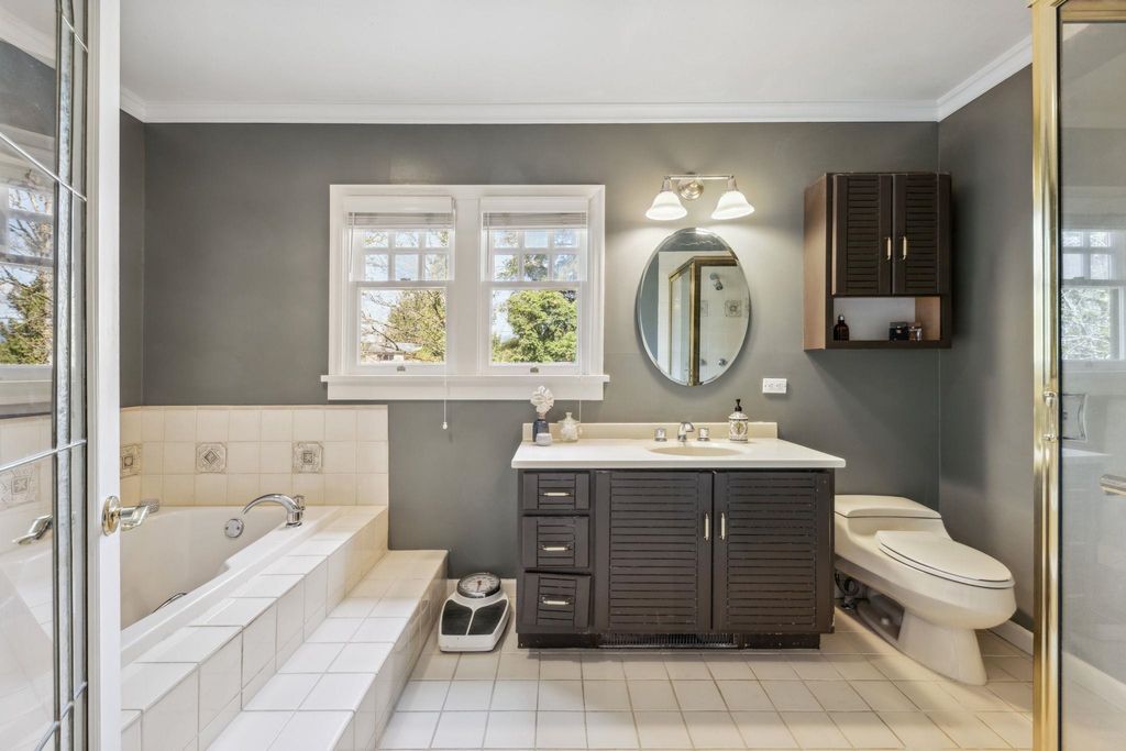 listing image 1108629164408860699