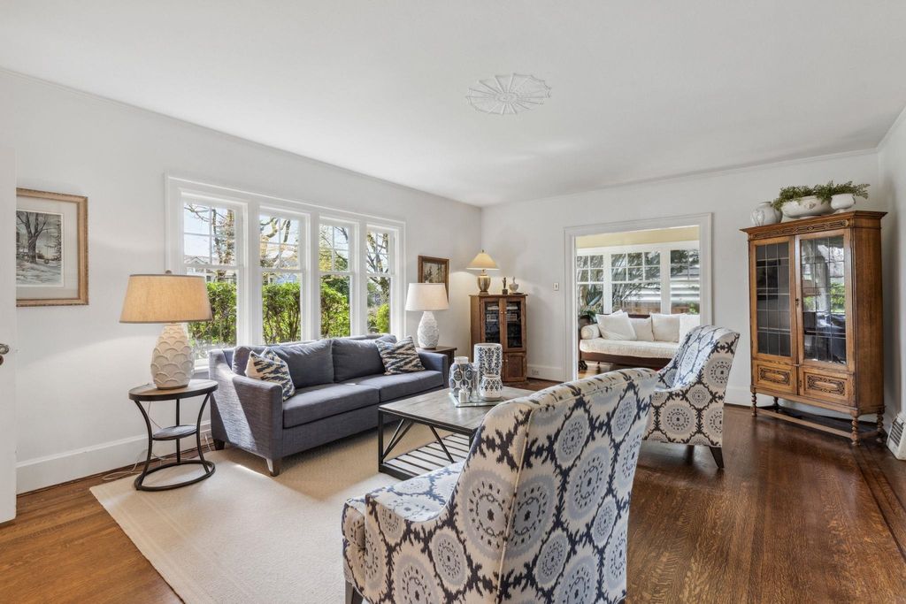 listing image 1101693324774439246