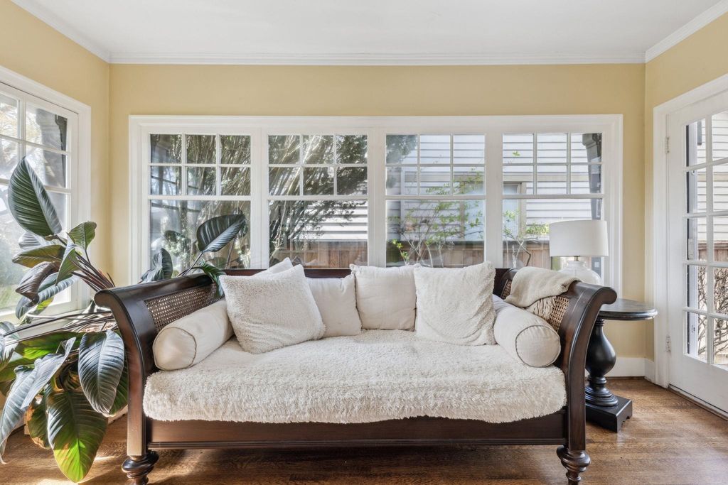 listing image 1109666445935489184