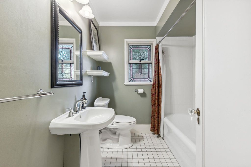 listing image 1105398427161354748