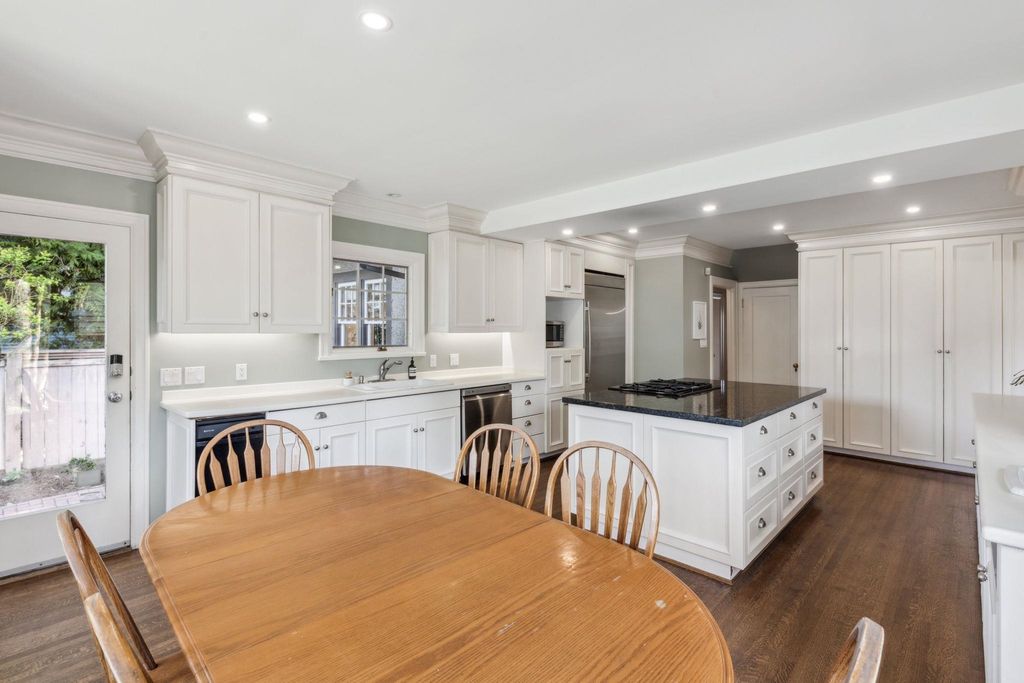 listing image 1109129508333649035