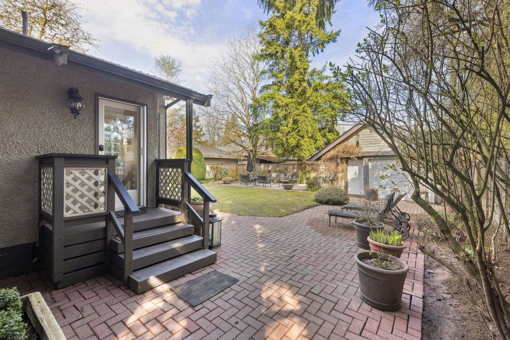 listing image 1103533909215052733