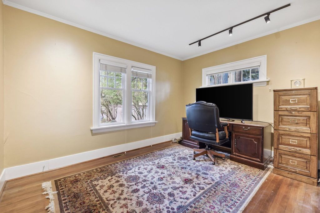 listing image 1105968628402857342