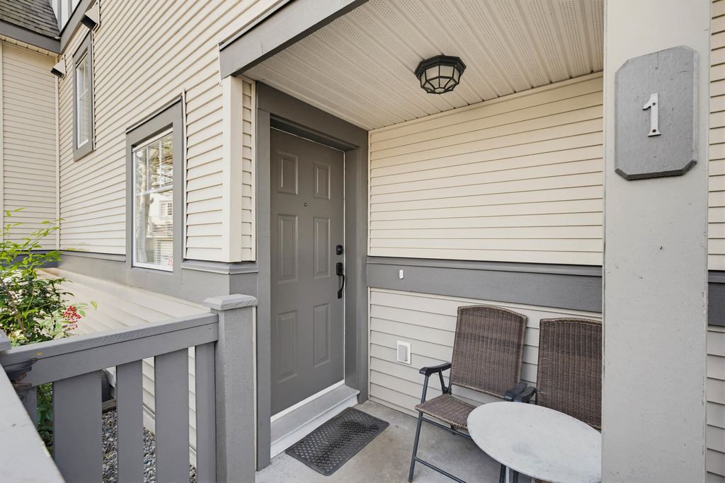 Photo of 20038 70 Avenue #1, Langley, BC V2Y 0B4 (MLS # R3115097)