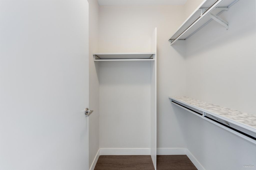 listing image 1106278997484989280