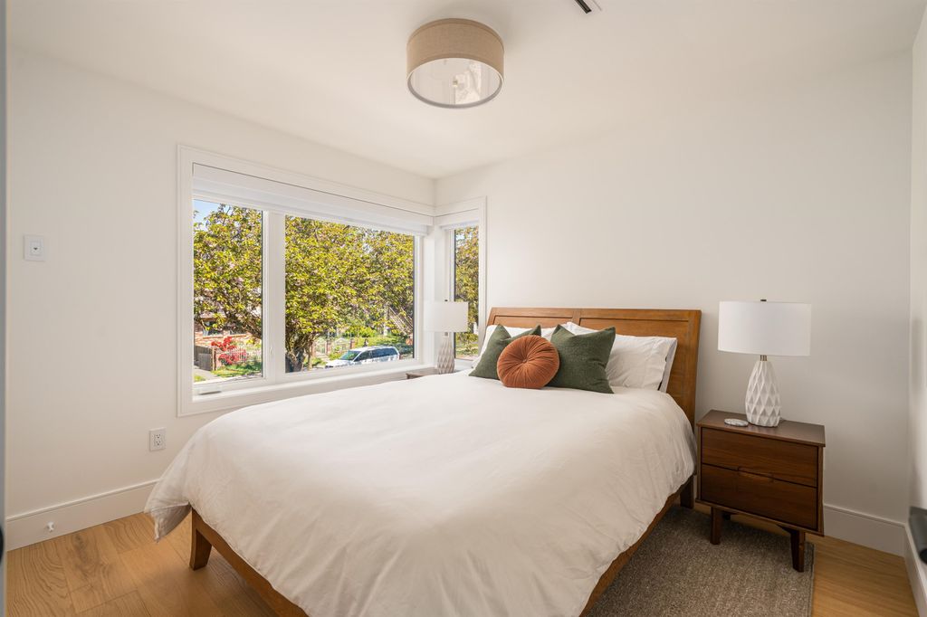 listing image 1107778378109484830