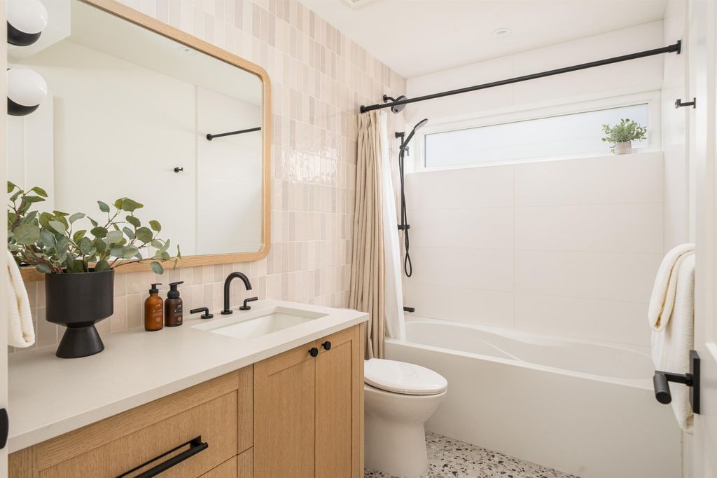 listing image 1103938445604491710
