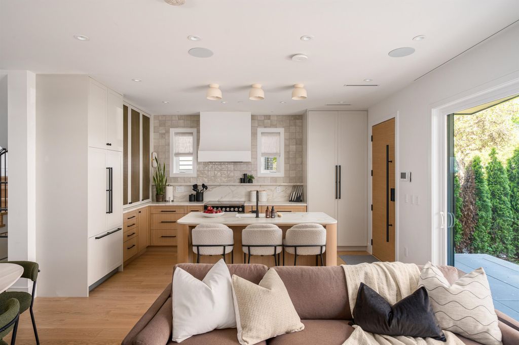 listing image 1106403170259079796