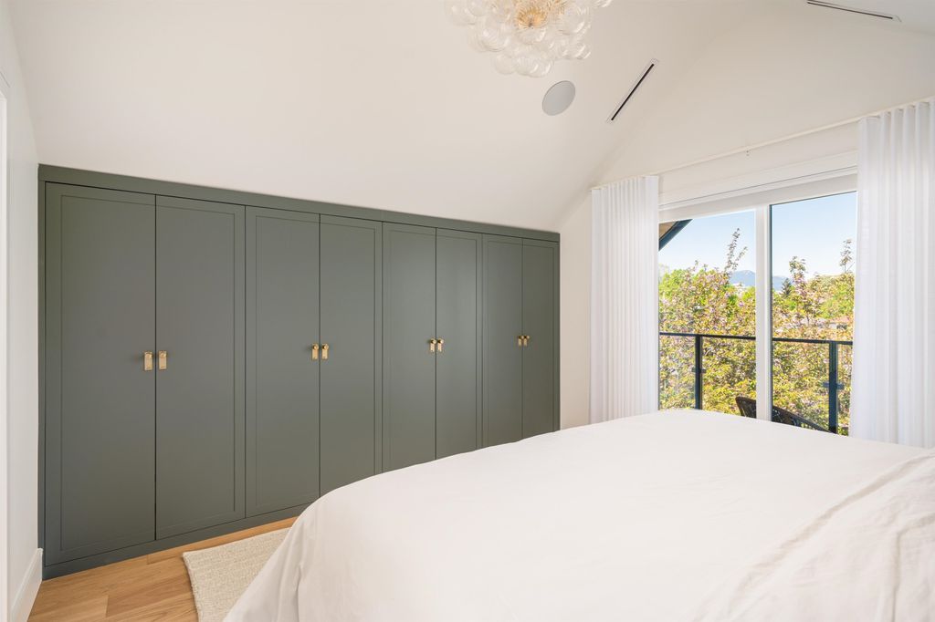 listing image 1103593193967642423