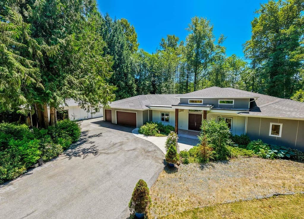 Photo of 21924 6 Avenue, Langley, BC V2Z 1R6 (MLS # R3133431)