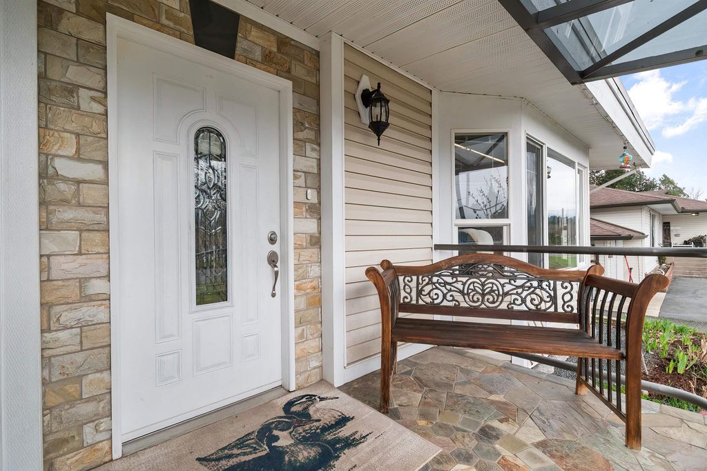 Photo of 45715 Berkeley Avenue, Chilliwack, BC V2P 3N1 (MLS # R3098021)