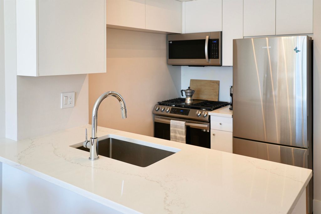 listing image 1100128364091175965