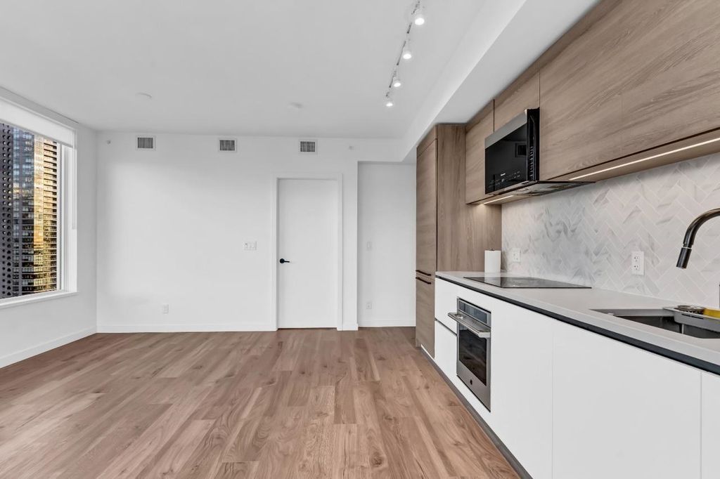 listing image 1100713680835918386