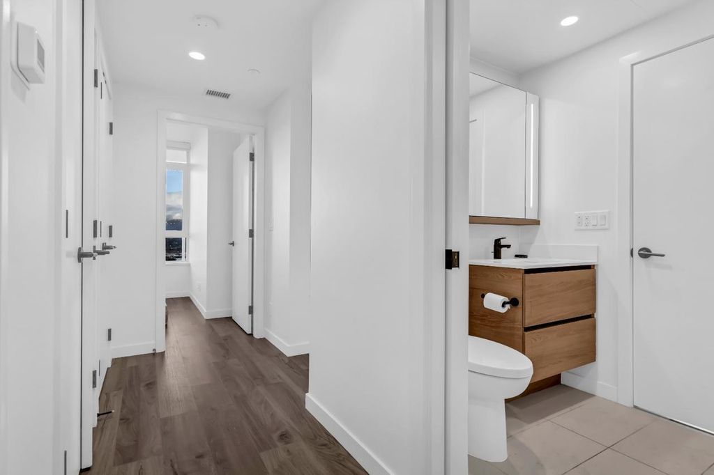 listing image 1102681262474606710