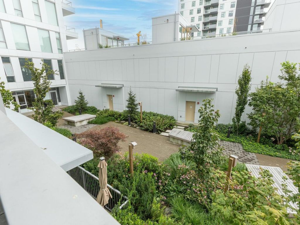 listing image 1103296344776351995