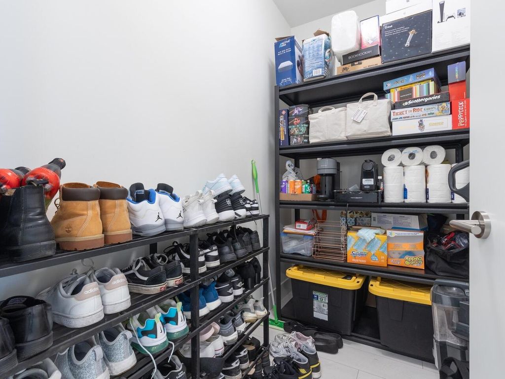 listing image 1101730305781465275