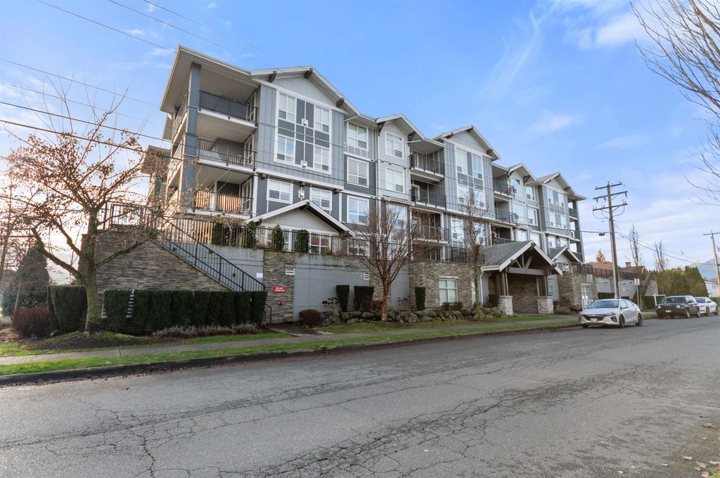 Photo of 45630 Spadina Avenue #104, Chilliwack, BC V2P 0G9 (MLS # R3105296)