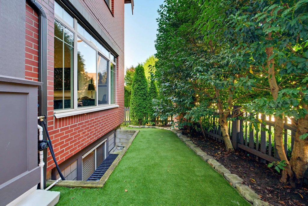 Photo of 16452 24a Avenue, Surrey, BC V3Z 0V8 (MLS # R3177622)