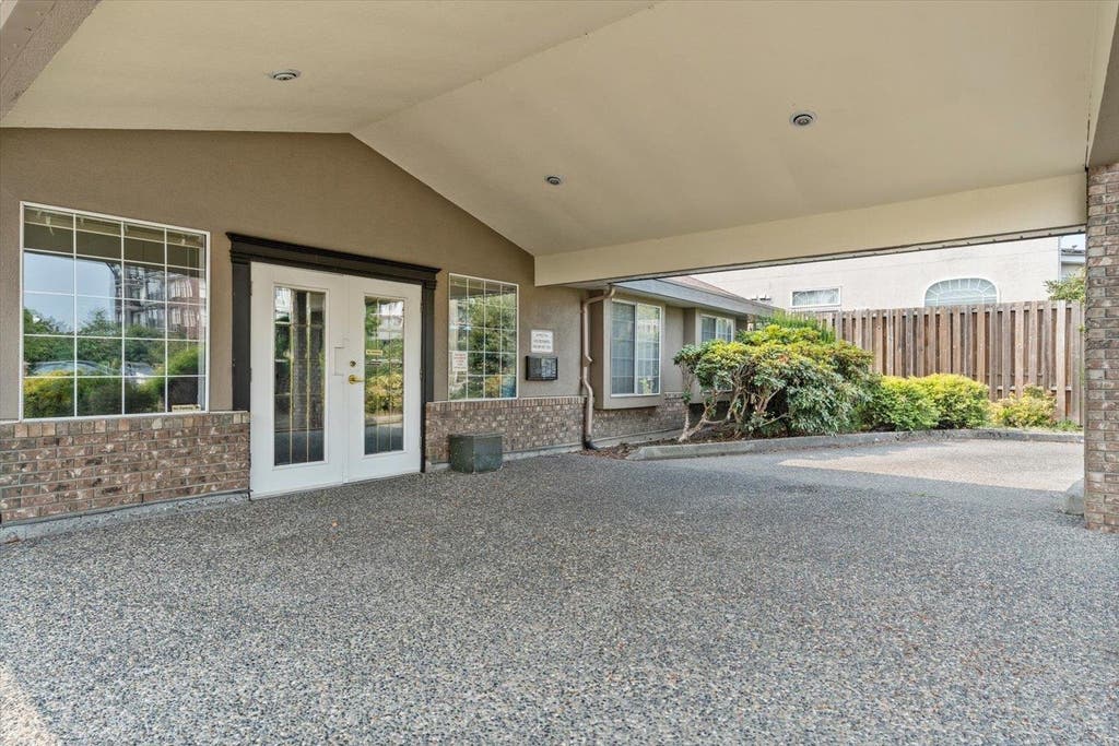 Photo of 45660 Knight Road #203, Chilliwack, BC V2R 2X4 (MLS # R3158370)