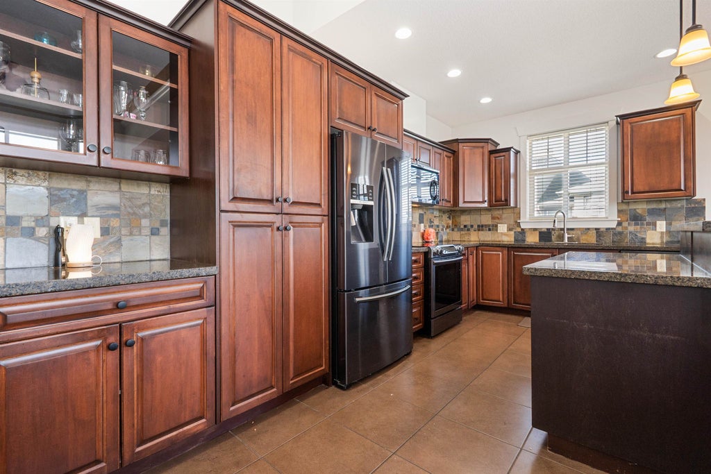 Photo of 45893 Chesterfield Avenue #401, Chilliwack, BC V2P 1M5 (MLS # R3164374)