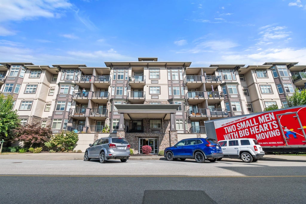 Photo of 45893 Chesterfield Avenue #401, Chilliwack, BC V2P 1M5 (MLS # R3164374)