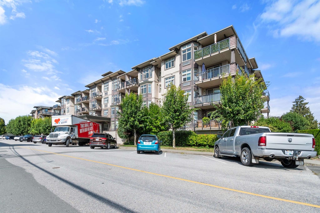 Photo of 45893 Chesterfield Avenue #401, Chilliwack, BC V2P 1M5 (MLS # R3164374)