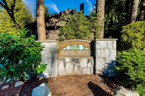 2076 Purcell Way North Vancouver BC V7J 3K3