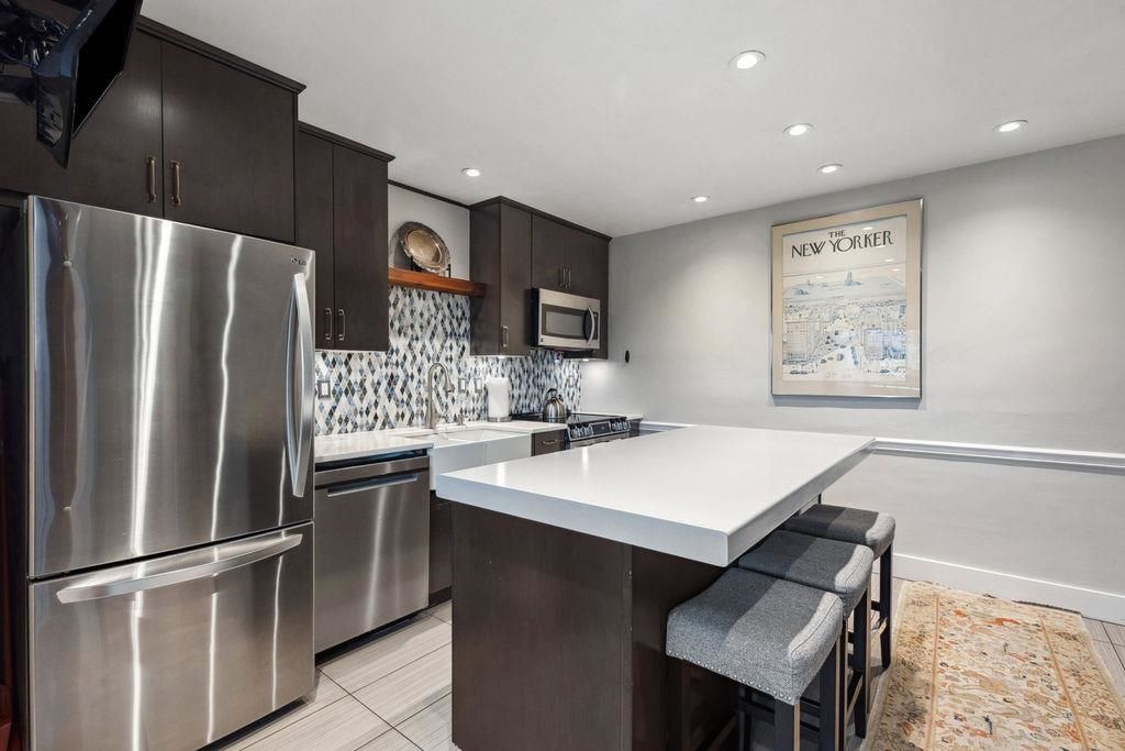 listing image 1103686179045528961