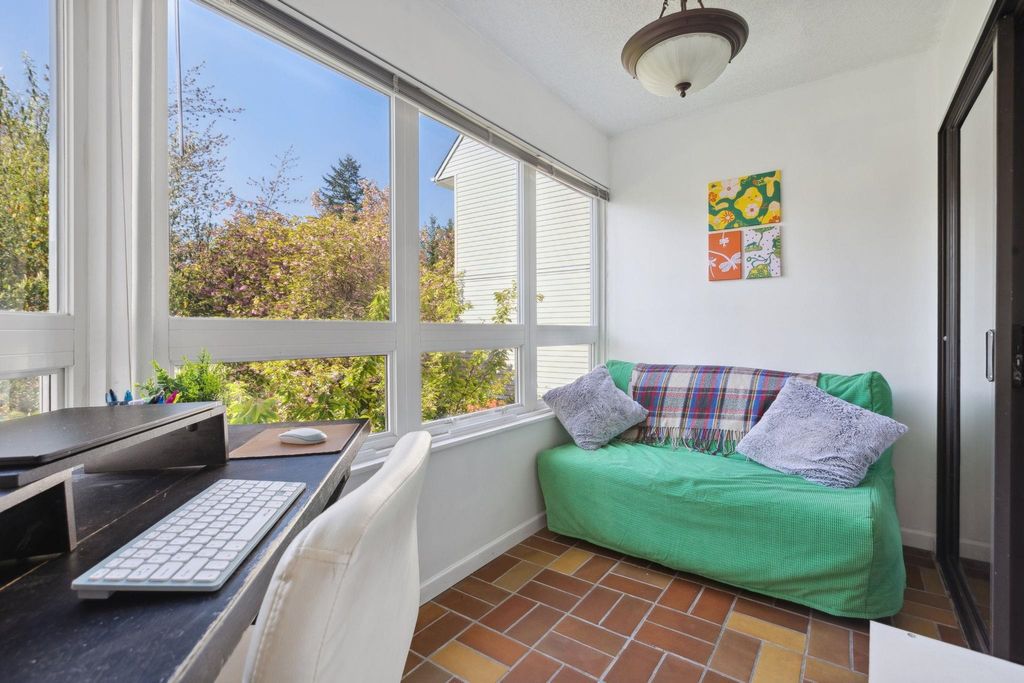 listing image 1101567479180032372