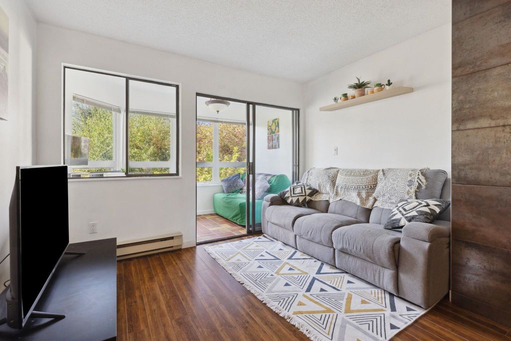 listing image 1104230692719051843