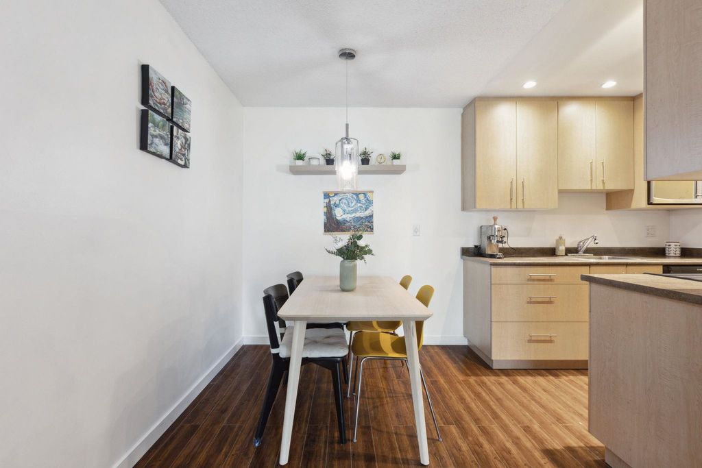listing image 1100618810526300537