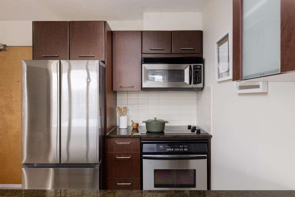listing image 1100384837608581686