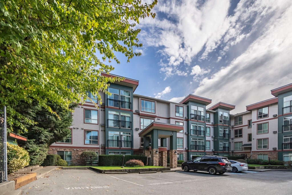 Photo of 33485 South Fraser Way #207, Abbotsford, BC V2S 8P9 (MLS # R3175399)
