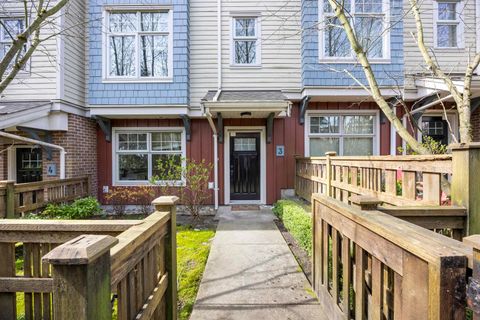 3380 Francis Crescent 3 Coquitlam BC V3E 0H1