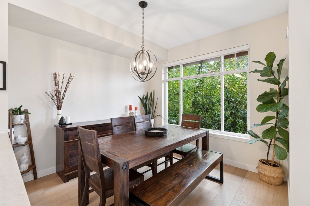 listing image 1109908415755294259
