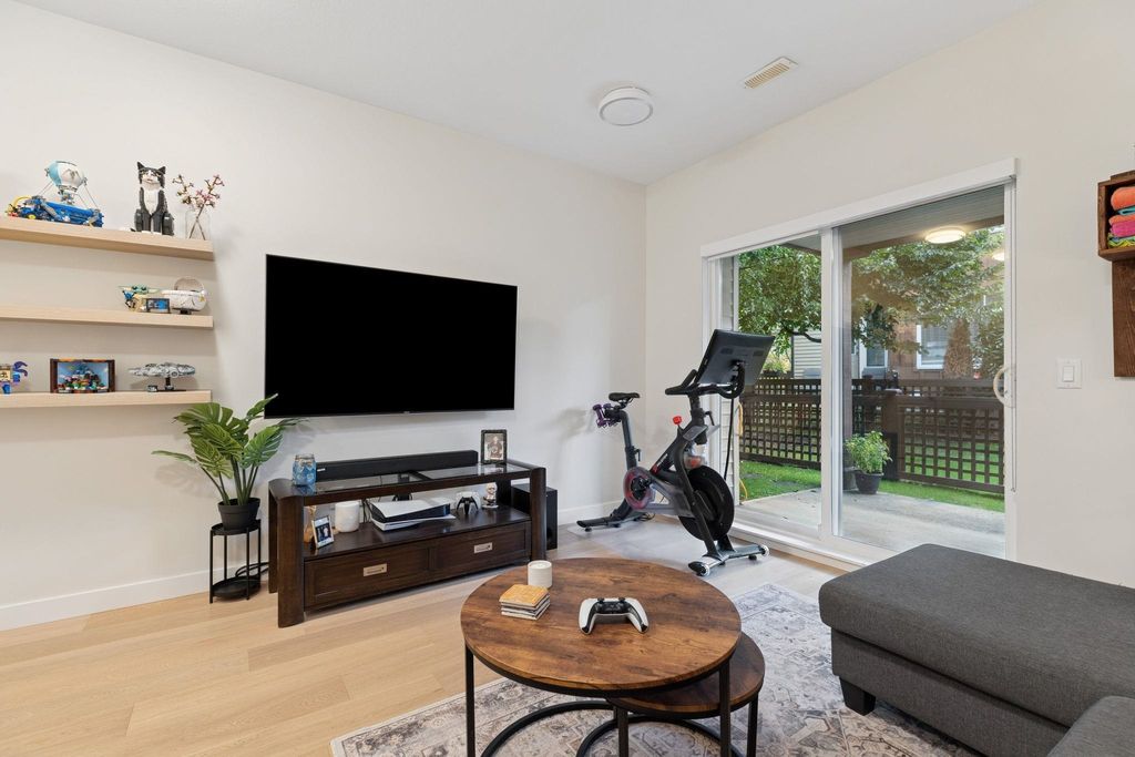 listing image 1104315814886370749