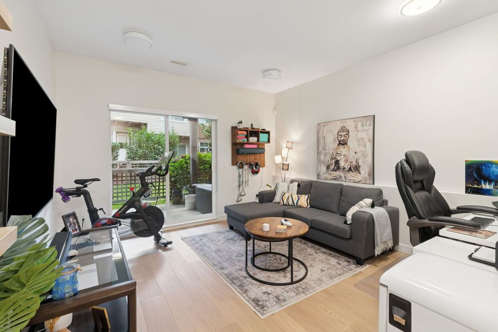 listing image 1103947122505088762