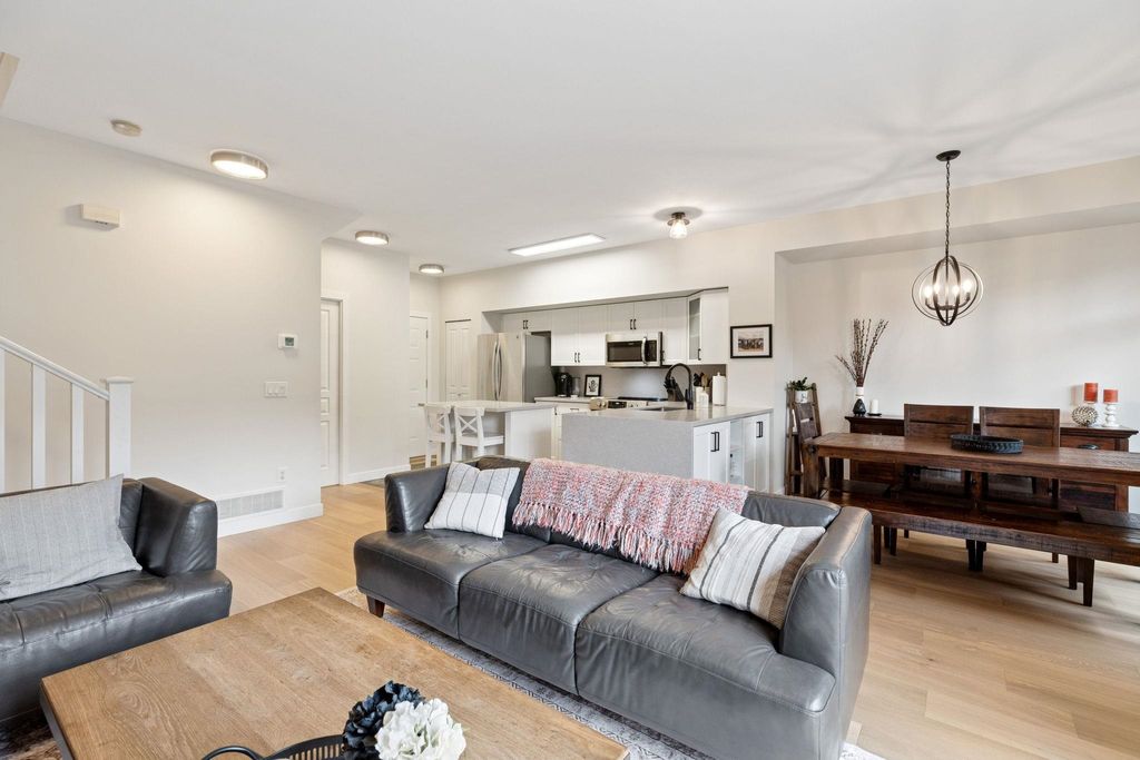 listing image 1102073274759411526