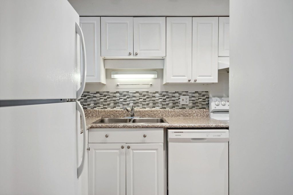 listing image 1100254386493508351