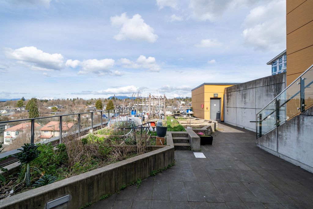 listing image 1109429370618758570