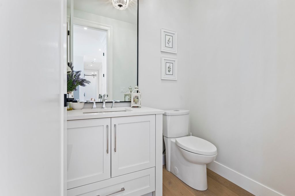 listing image 1101025198506503356