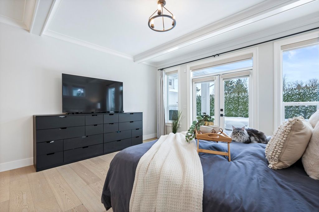 listing image 1108328801867783312