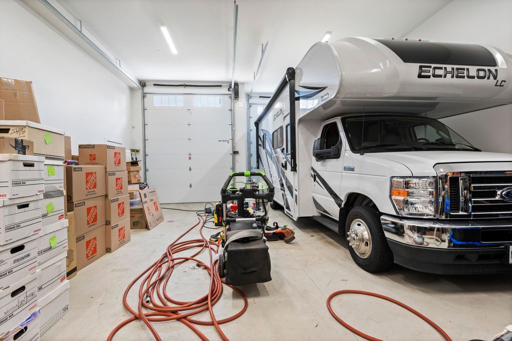 listing image 1103963393105122363