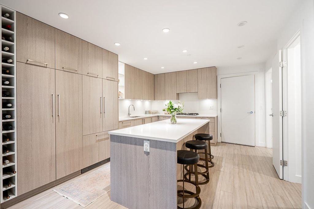 listing image 1100269789221996929